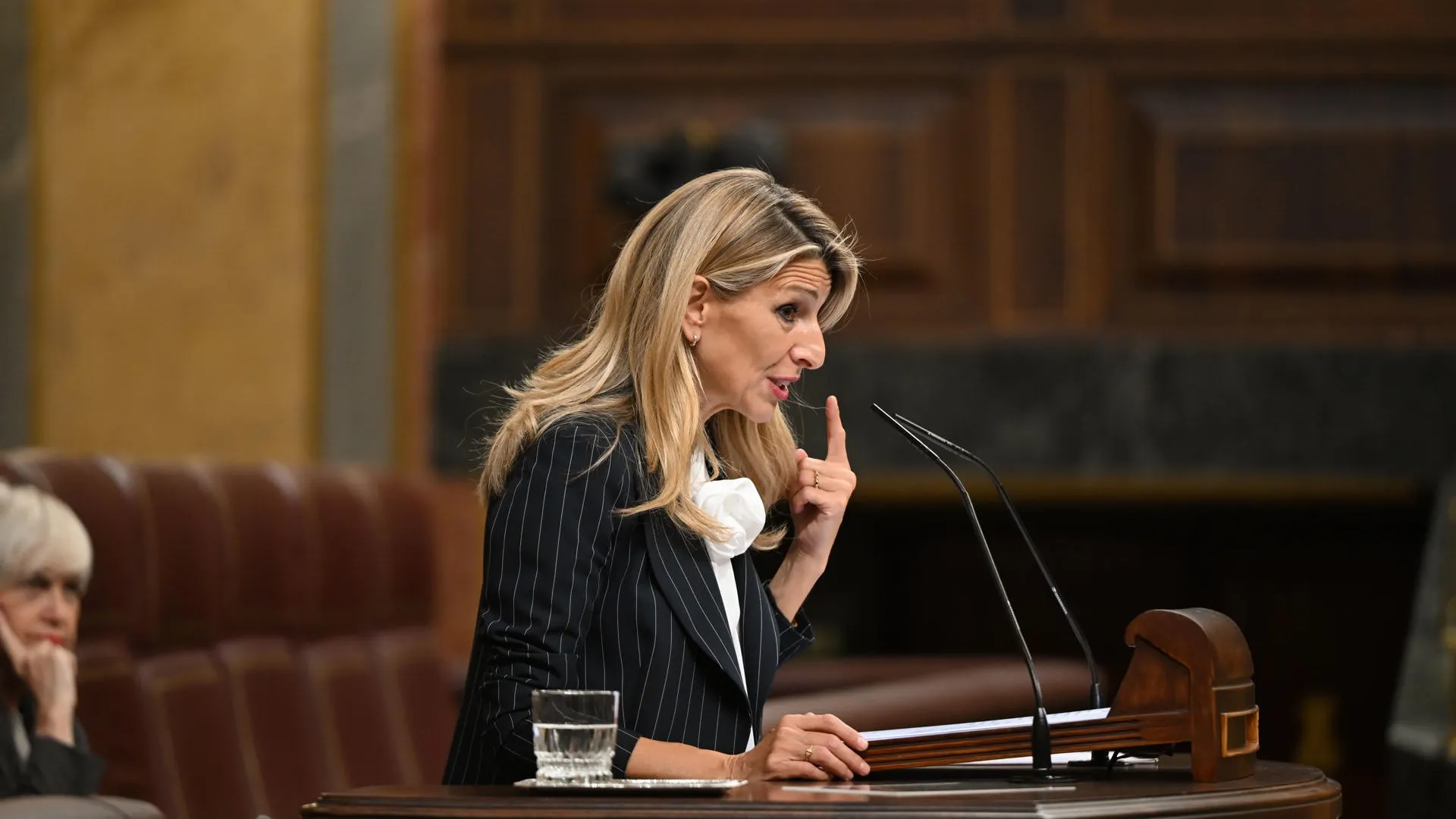 La vicepresidenta segunda y ministra de Trabajo y Economía Social, Yolanda Díaz, durante el Pleno del Congreso de los Diputados. EFE/ Fernando Villar